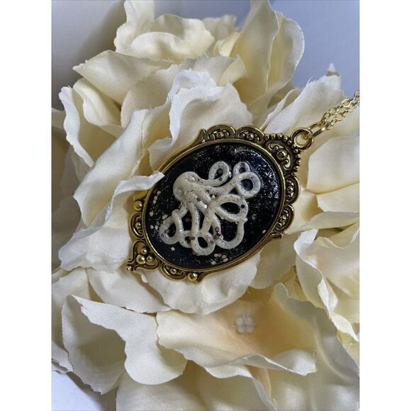 Octopus Ivory Black Cameo Gold Necklace Ocean Nautical Beach Kraken Nautical - Picture 1 of 6